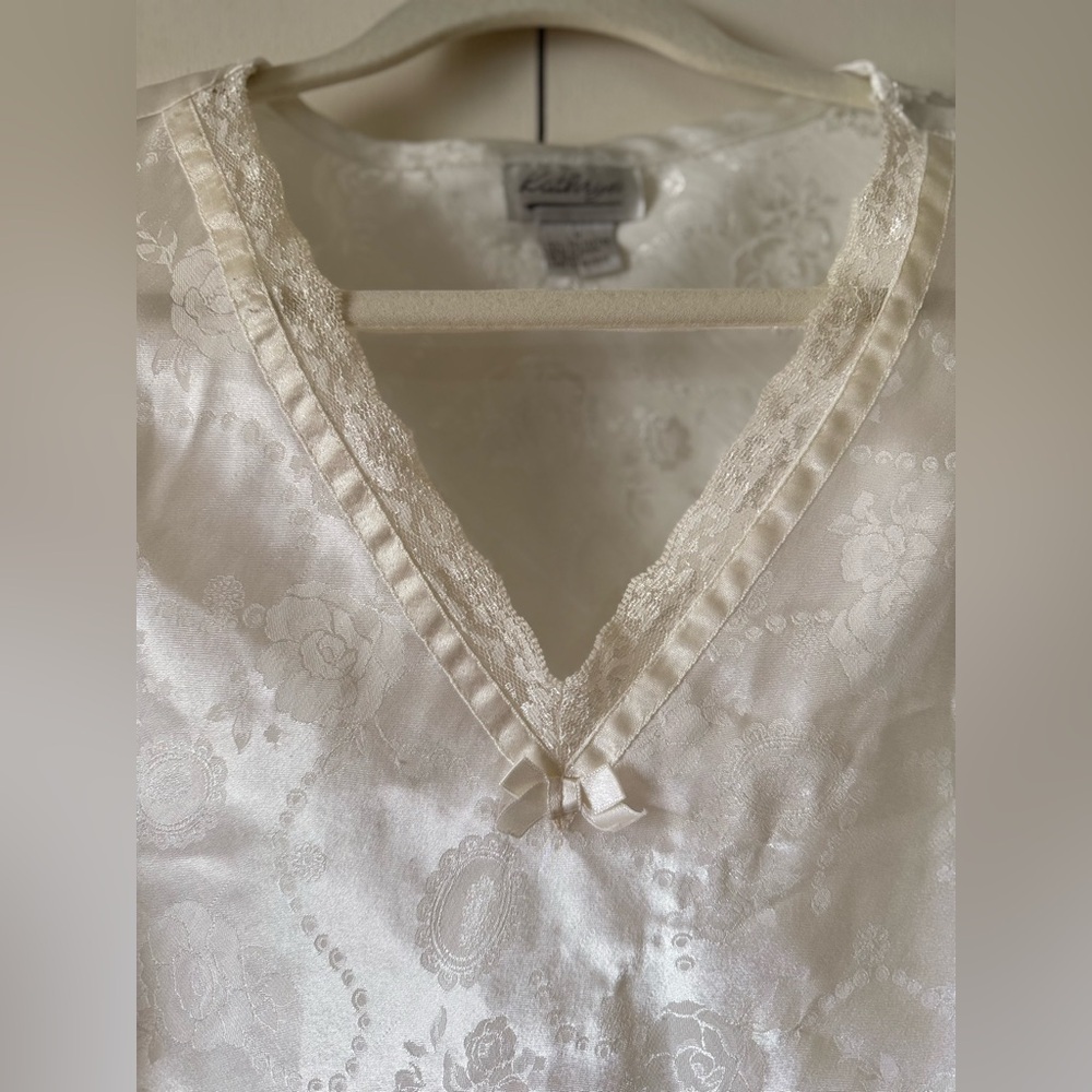 Vintage White Satin Lace V-Neck Camisole with Bow Detail Bridal Wedding Bride - Picture 2 of 4